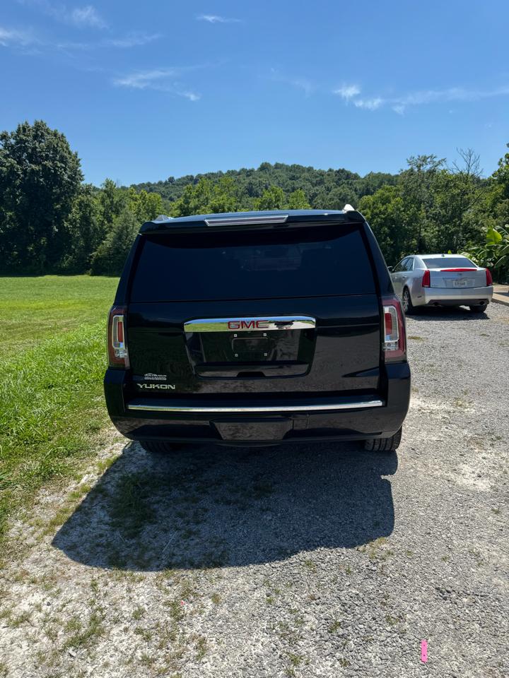 GMC Yukon Denali 4WD 2017
