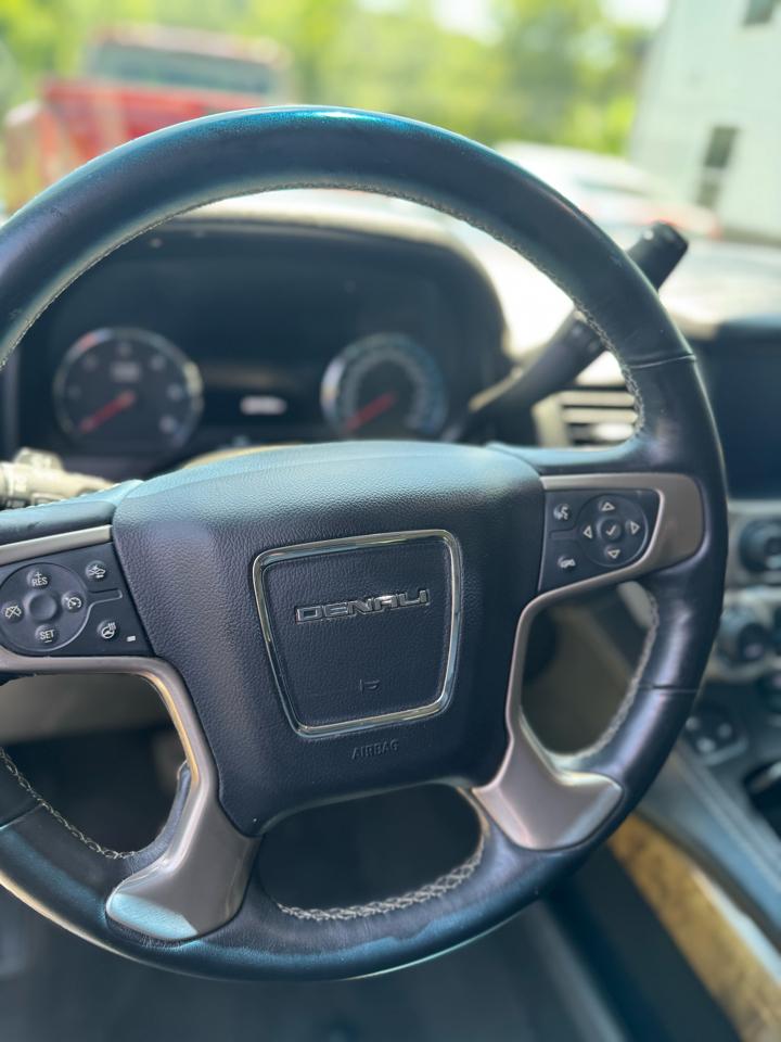 GMC Yukon Denali 4WD 2017