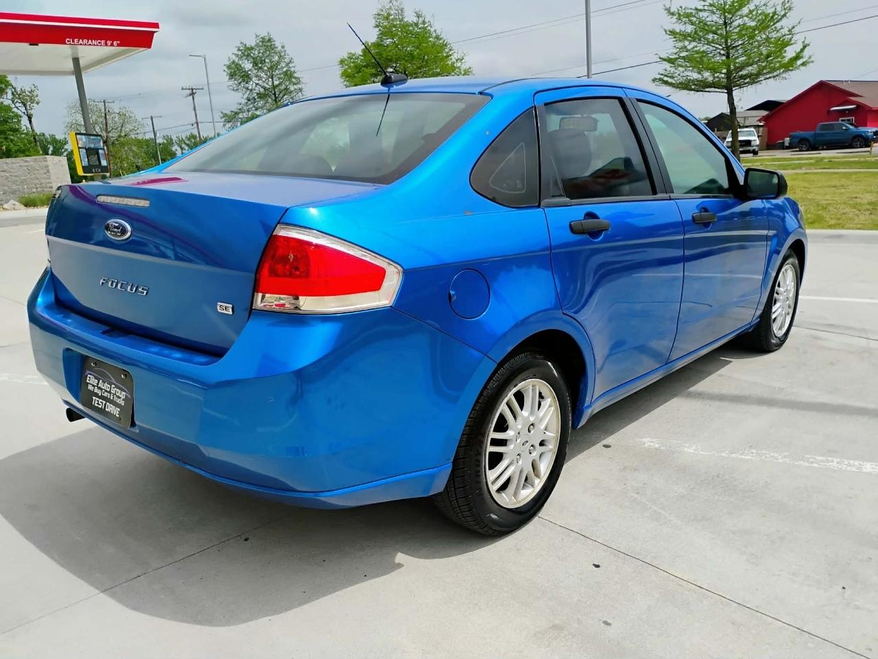 Ford Focus SE Sedan 2011