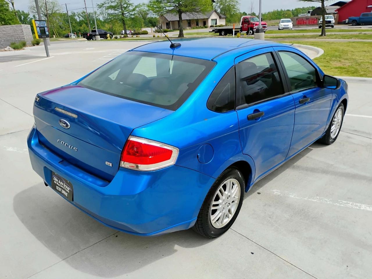 Ford Focus SE Sedan 2011