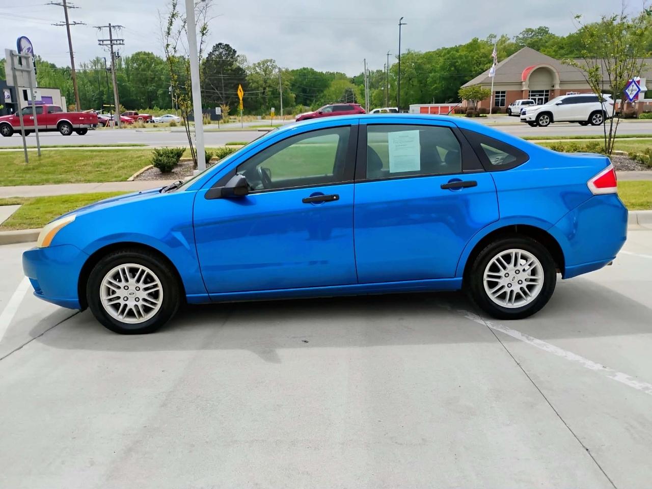 Ford Focus SE Sedan 2011