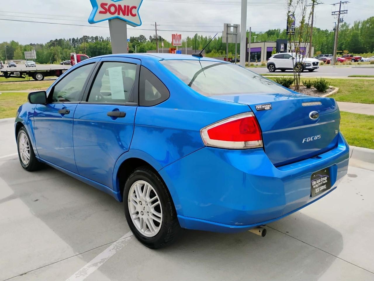 Ford Focus SE Sedan 2011