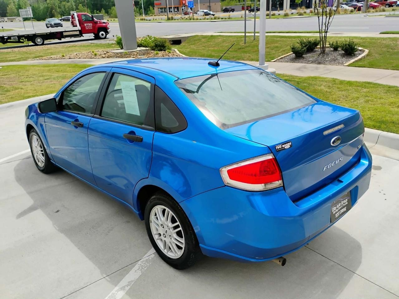 Ford Focus SE Sedan 2011