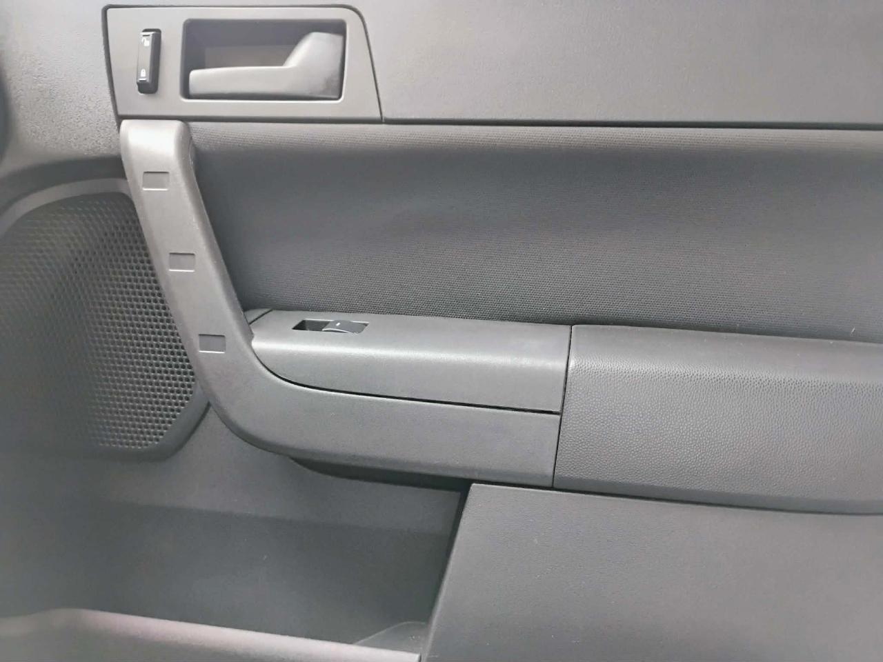 Ford Focus SE Sedan 2011