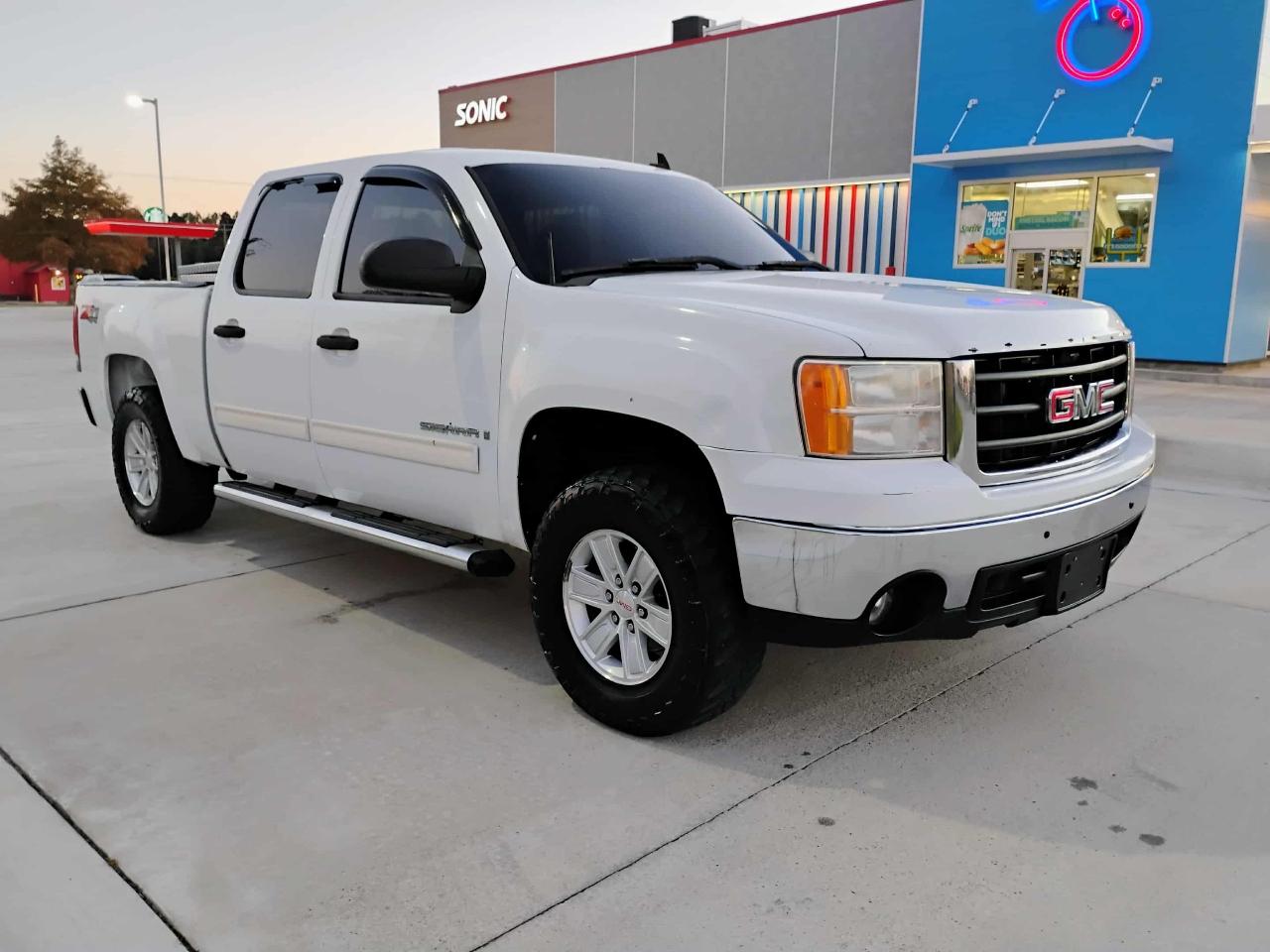GMC Sierra Classic 1500 SLT Crew Cab 4WD 2007 GMC Sierra Classic 1500 SLT Crew Cab 4WD 2007