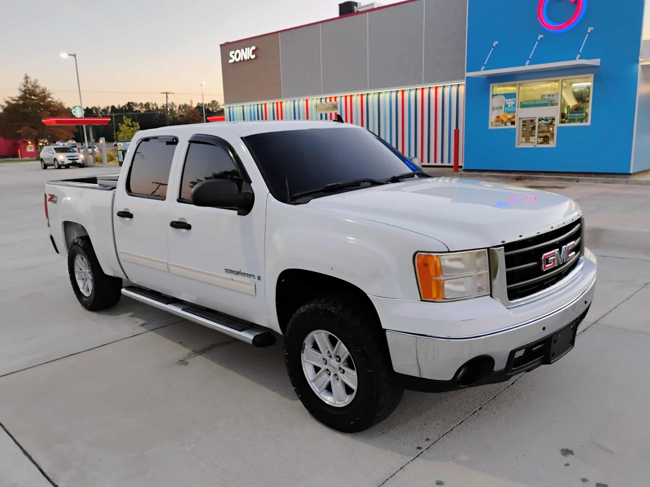 GMC Sierra Classic 1500 SLT Crew Cab 4WD 2007 GMC Sierra Classic 1500 SLT Crew Cab 4WD 2007