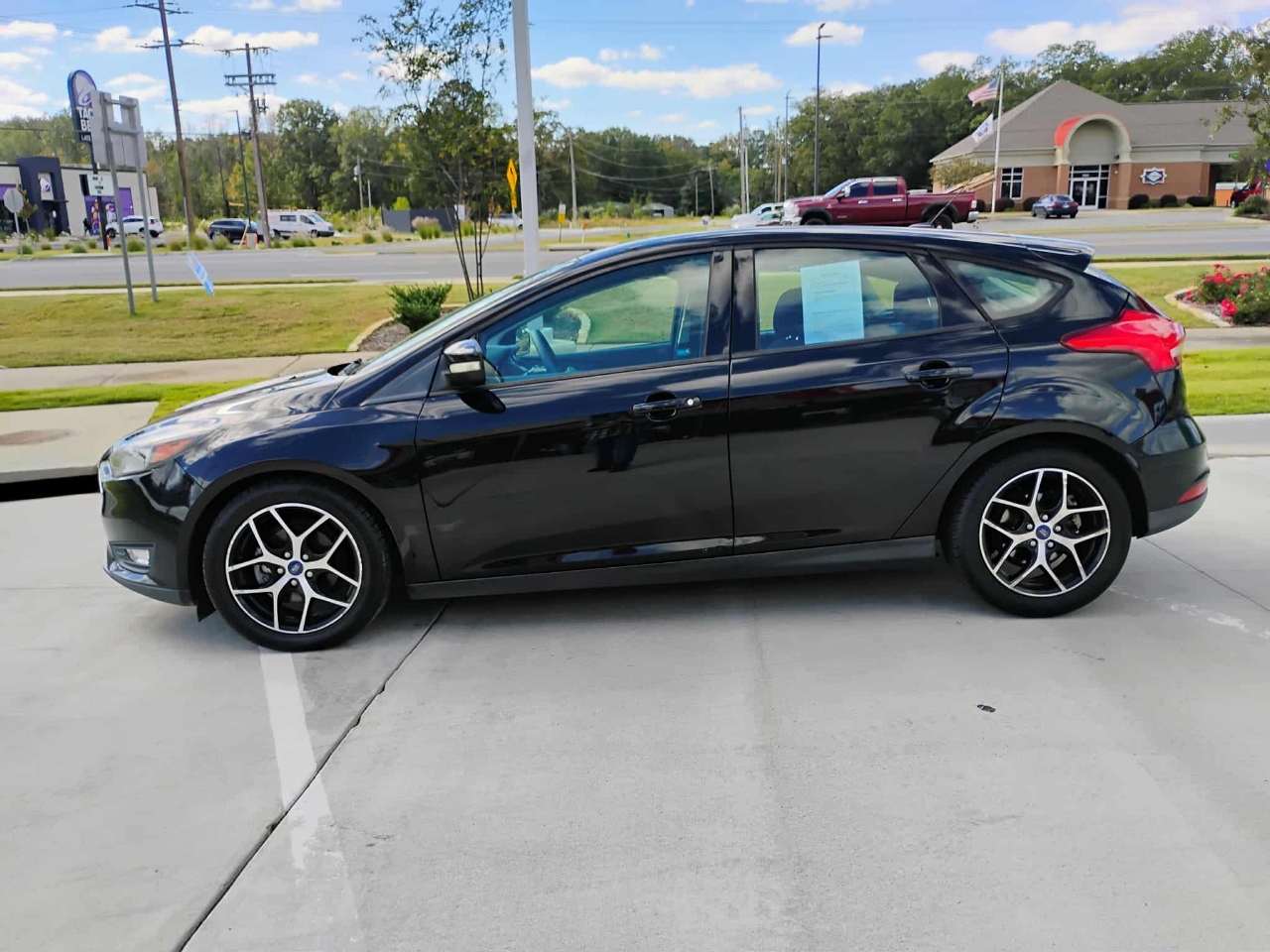 Ford Focus SEL Hatch 2017 Ford Focus SEL Hatch 2017