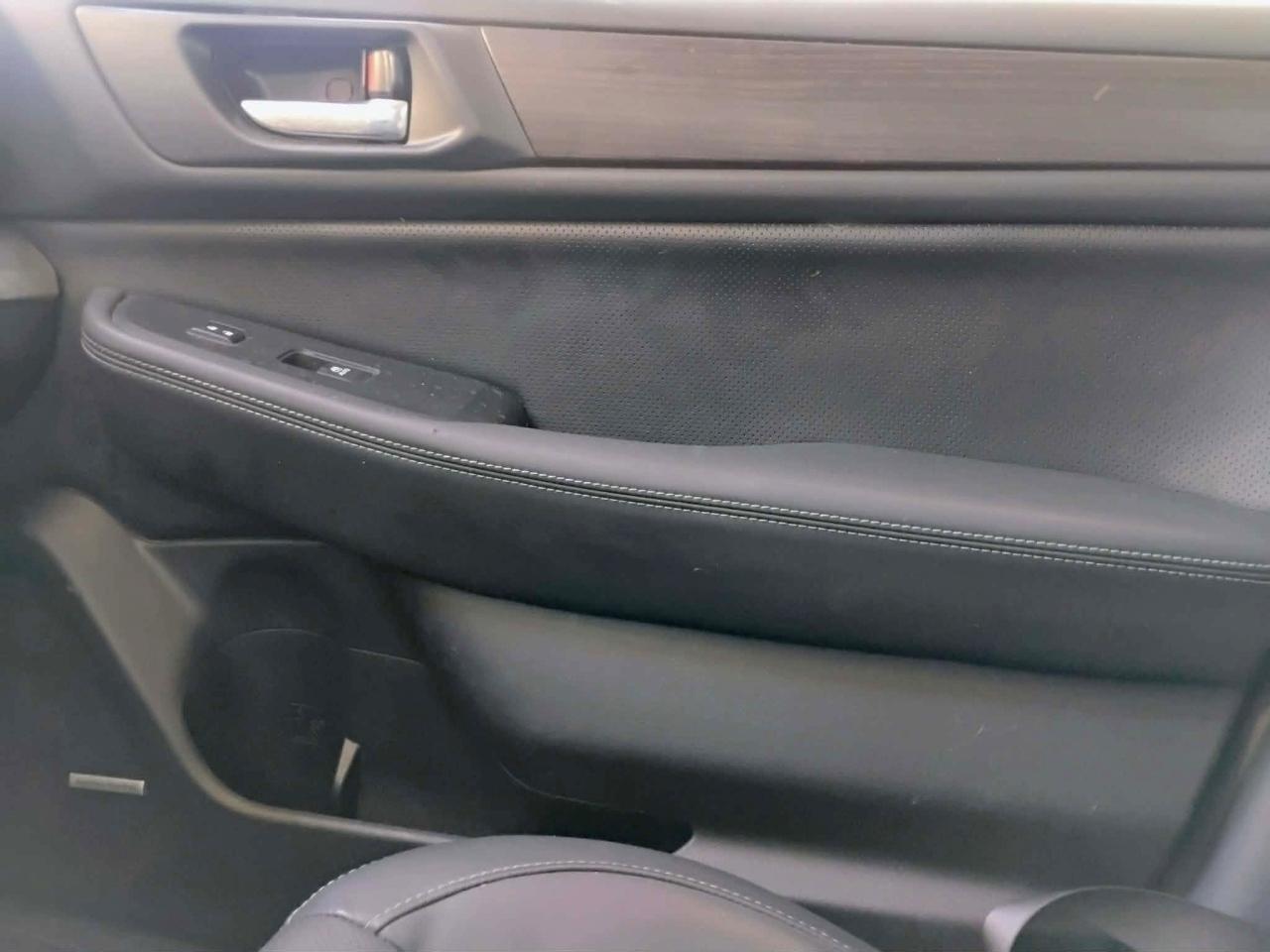 Subaru Legacy 4dr Sdn 3.6R Limited 2015