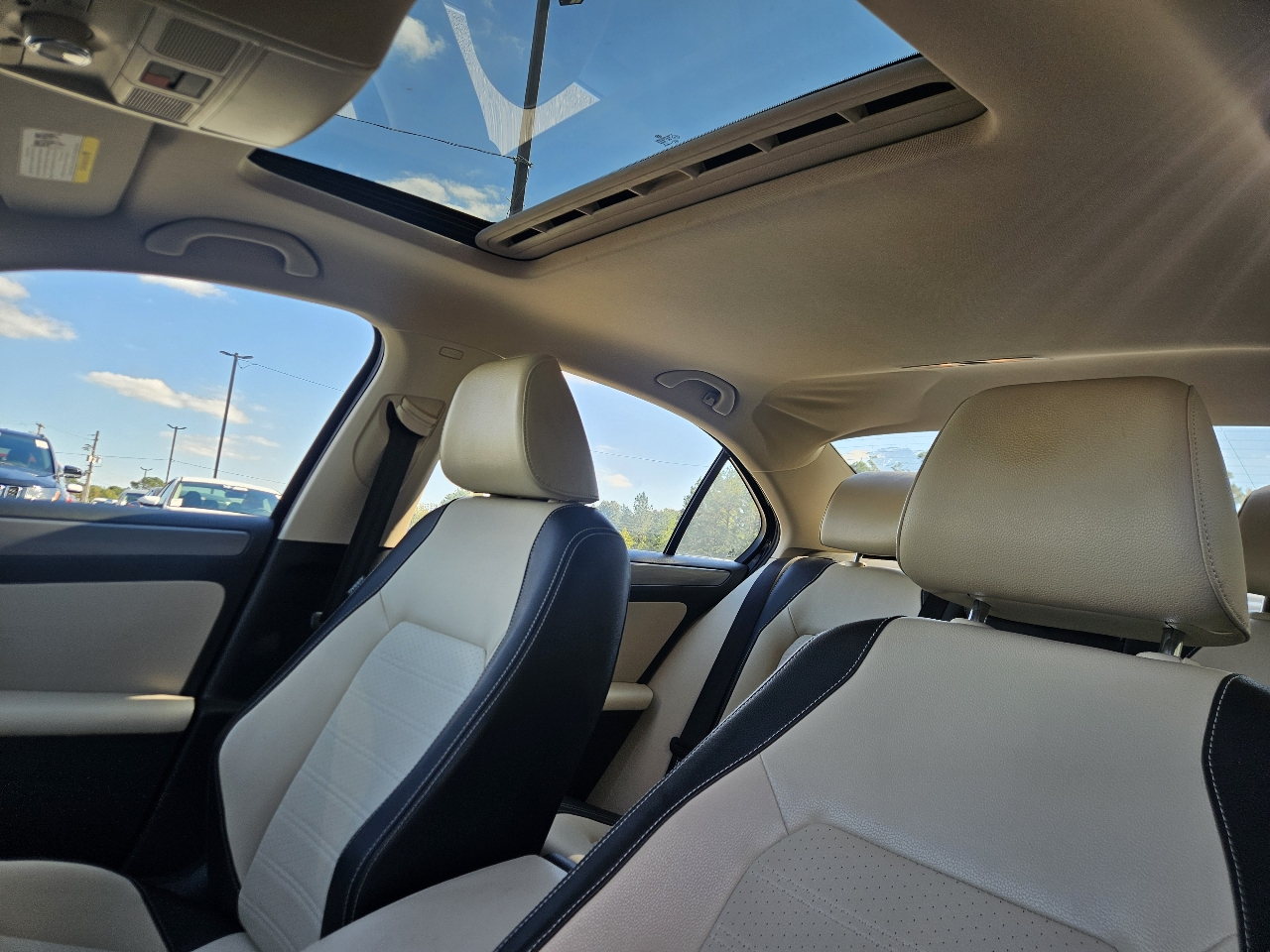 Volkswagen Jetta Sedan 4dr Auto SEL 2014 Volkswagen Jetta Sedan 4dr Auto SEL 2014