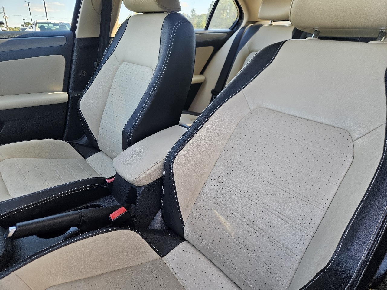 Volkswagen Jetta Sedan 4dr Auto SEL 2014 Volkswagen Jetta Sedan 4dr Auto SEL 2014