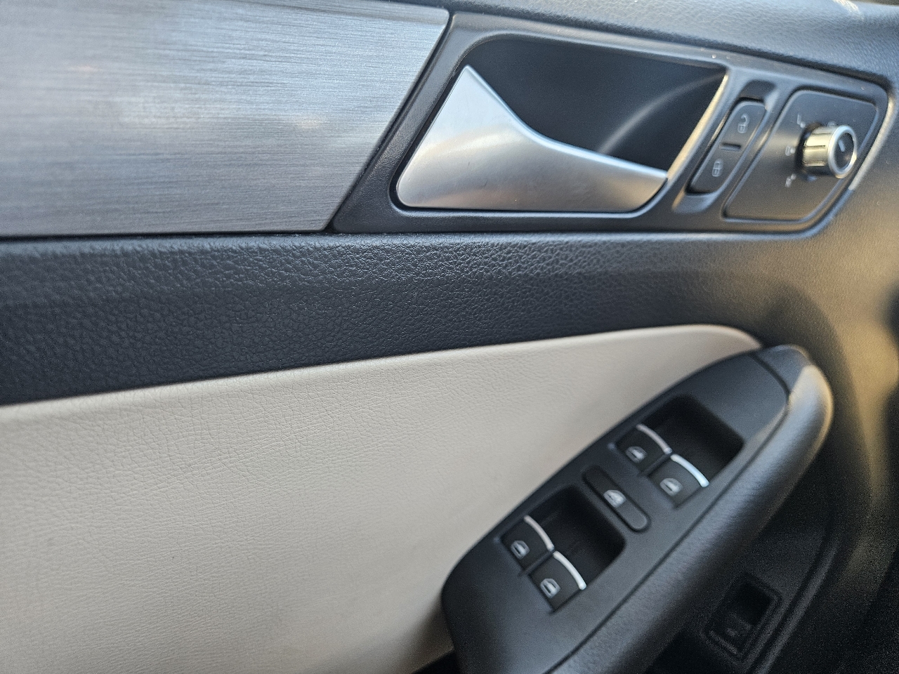 Volkswagen Jetta Sedan 4dr Auto SEL 2014 Volkswagen Jetta Sedan 4dr Auto SEL 2014