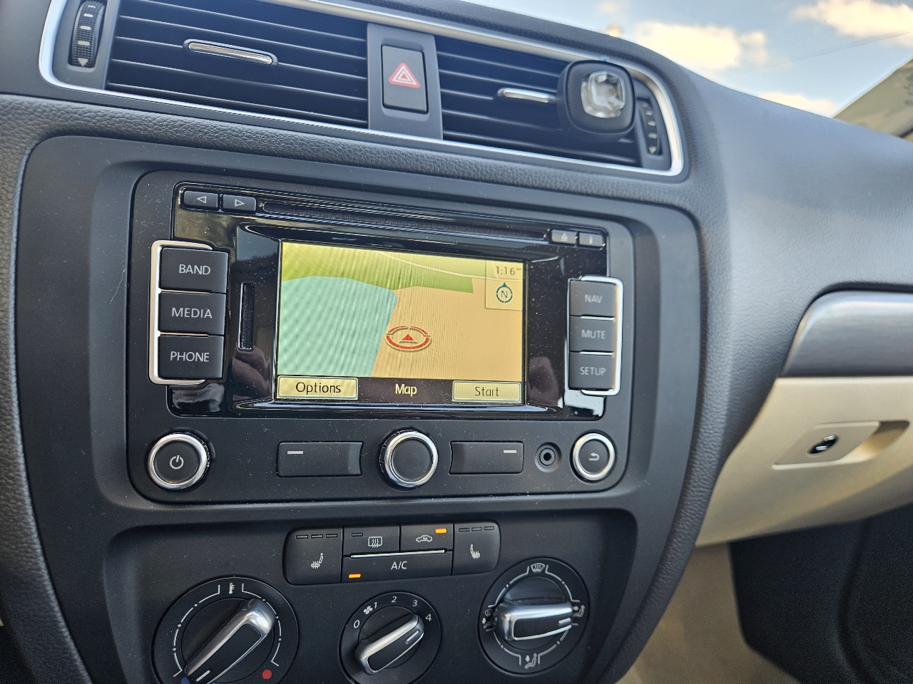 Volkswagen Jetta Sedan 4dr Auto SEL 2014 Volkswagen Jetta Sedan 4dr Auto SEL 2014