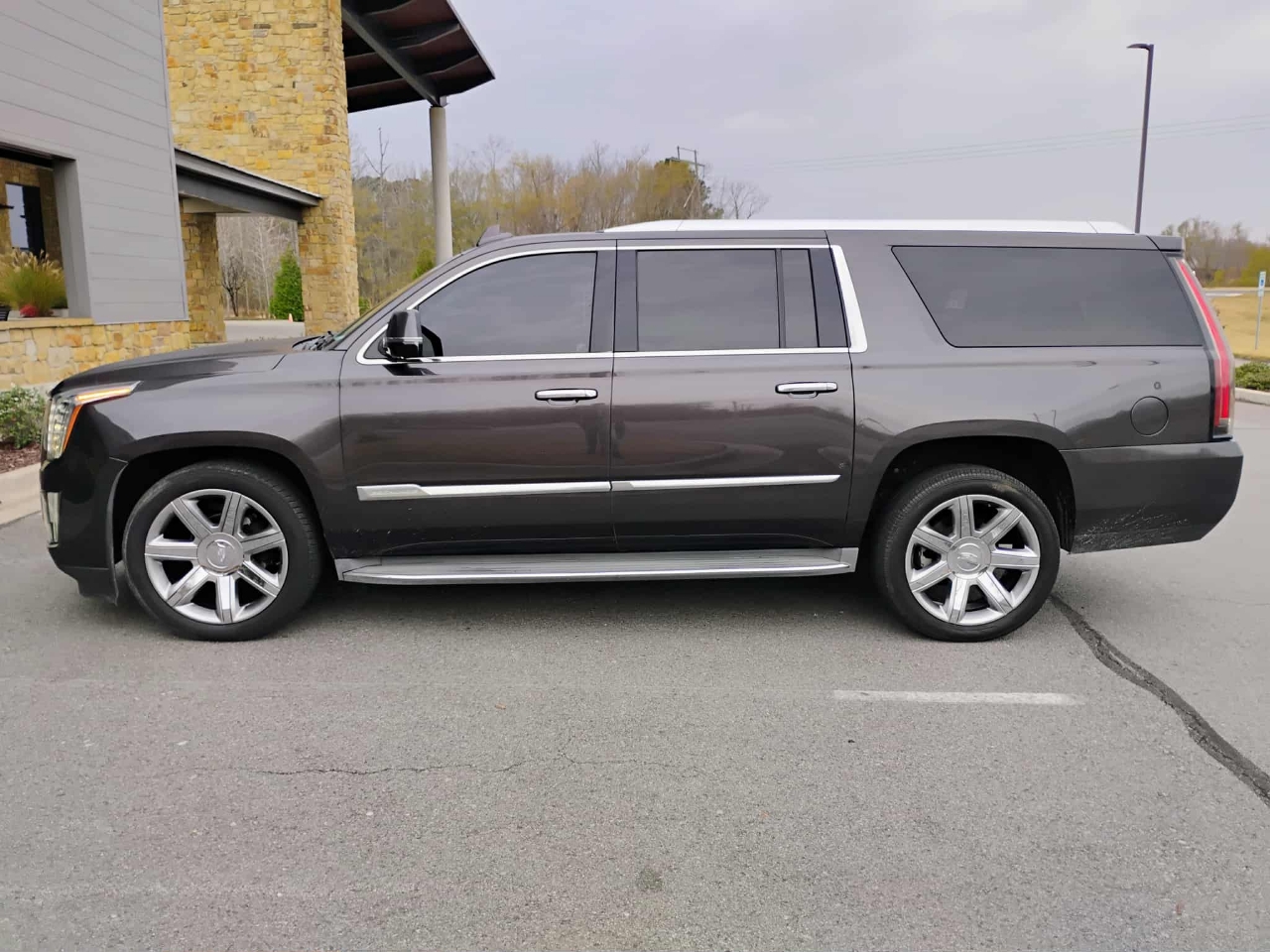Cadillac Escalade ESV 4WD 4dr Luxury 2015