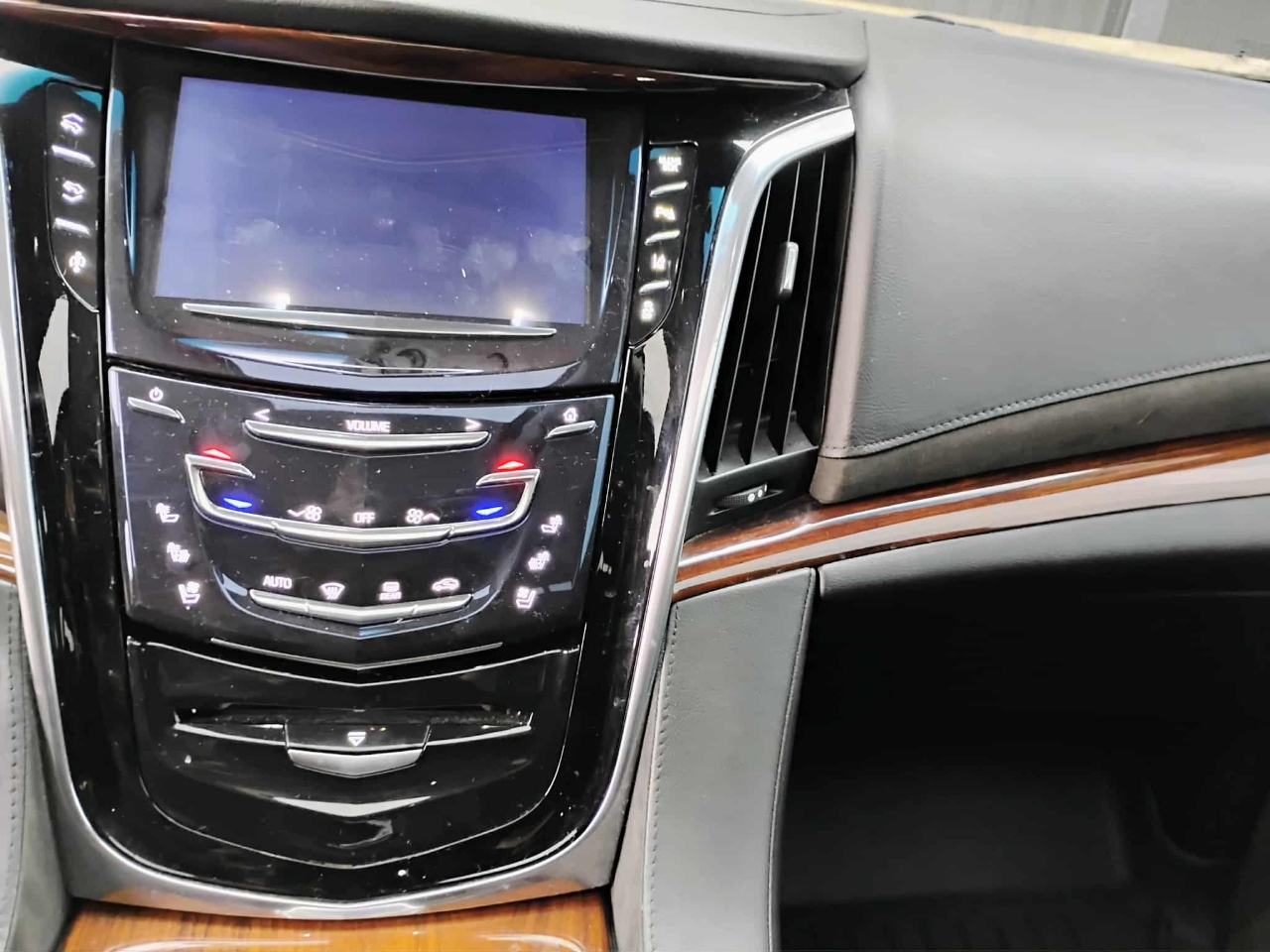 Cadillac Escalade ESV 4WD 4dr Luxury 2015