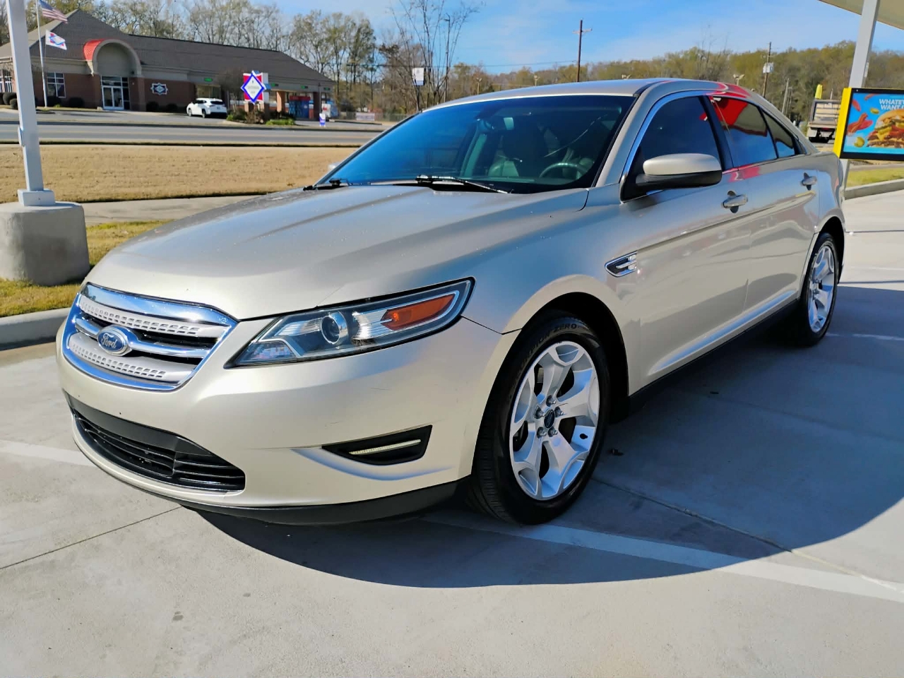 Ford Taurus 4dr Sdn SEL FWD 2011