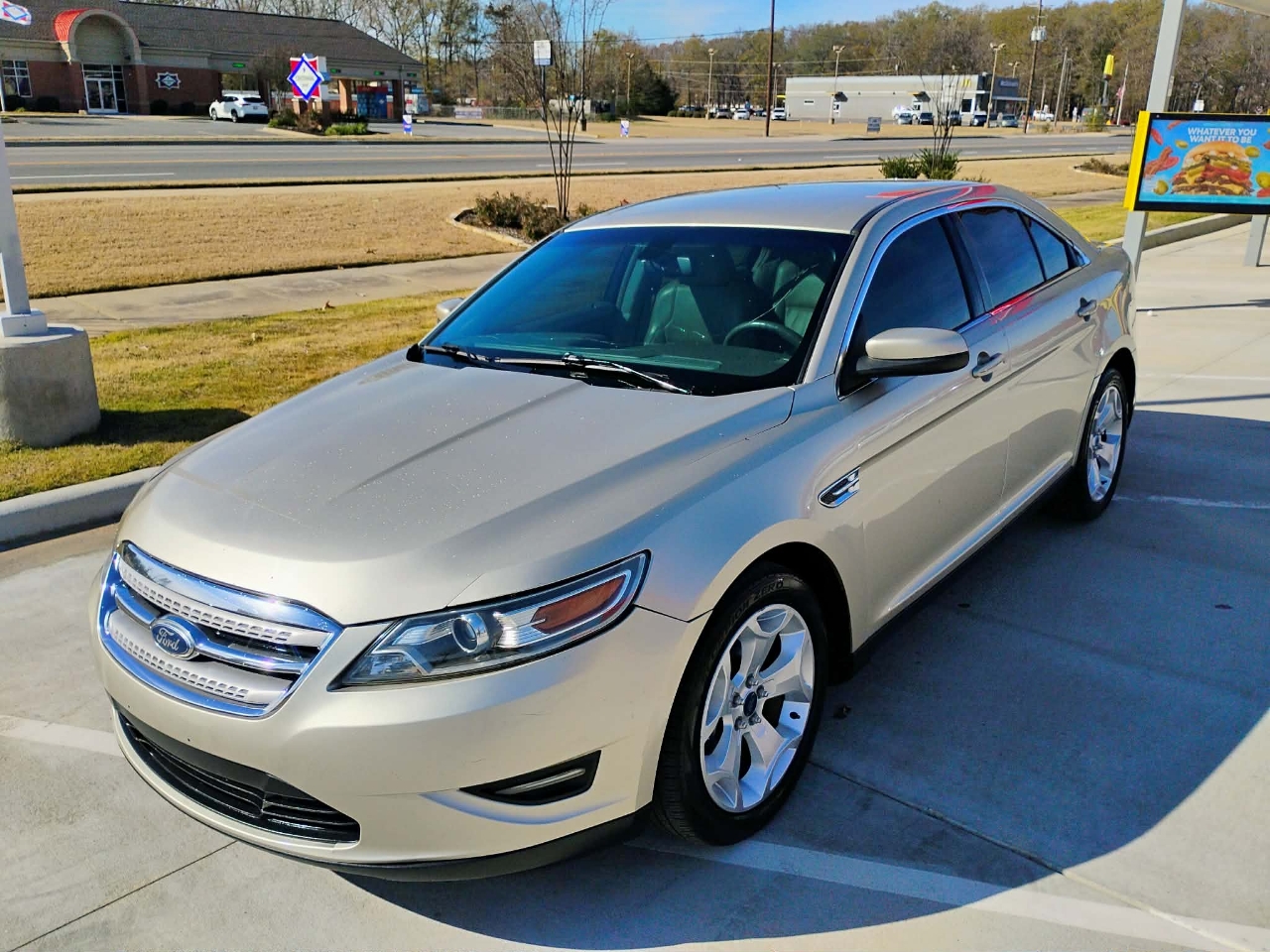 Ford Taurus 4dr Sdn SEL FWD 2011