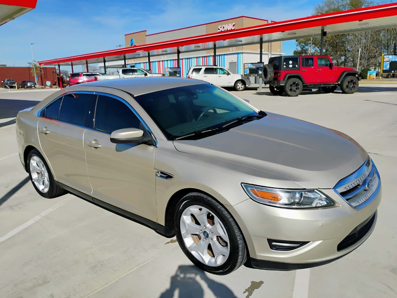 Ford Taurus 4dr Sdn SEL FWD 2011