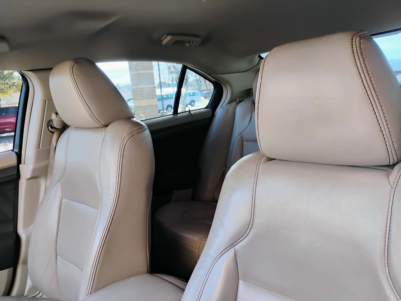 Ford Taurus 4dr Sdn SEL FWD 2011