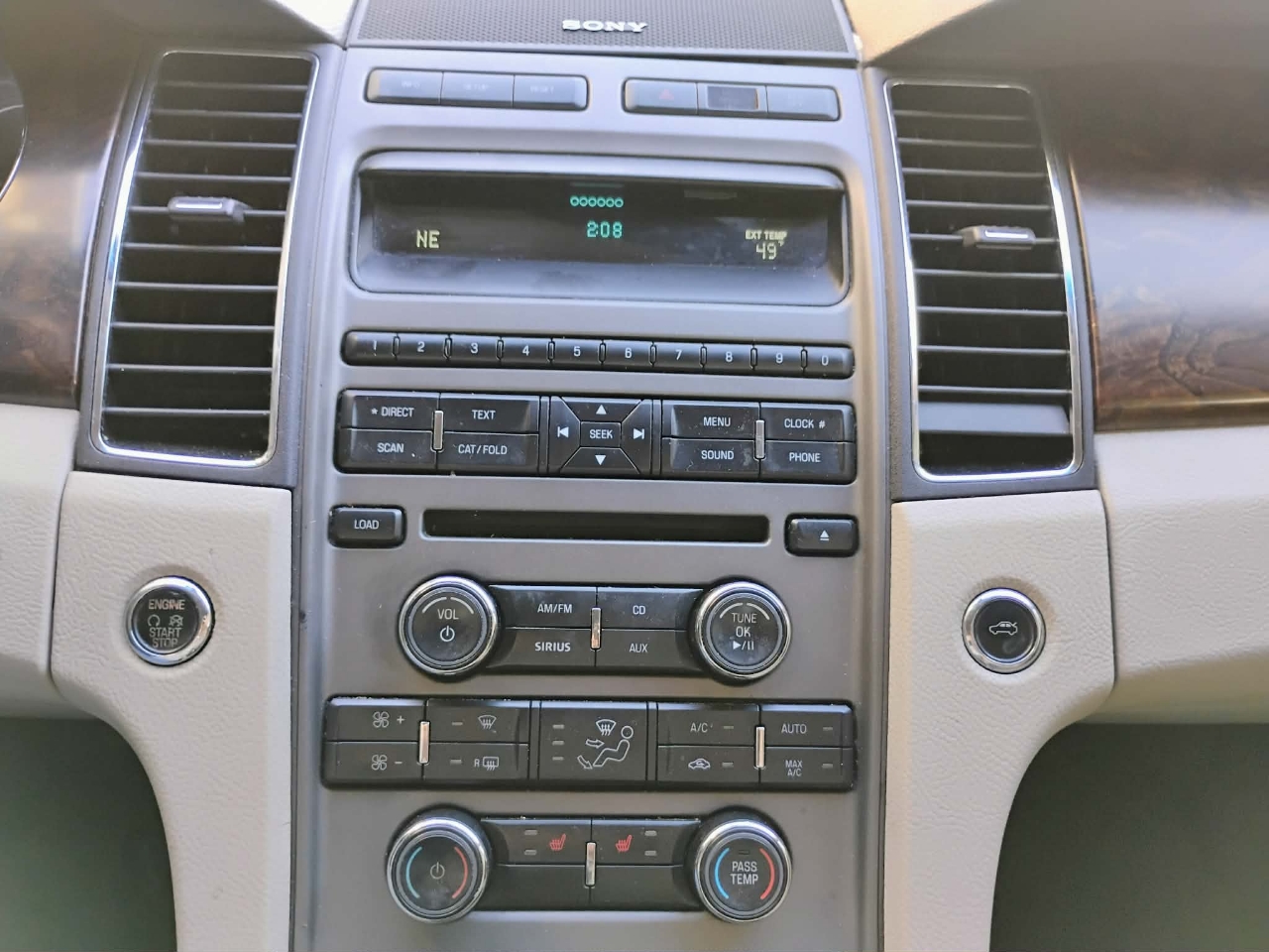 Ford Taurus 4dr Sdn SEL FWD 2011