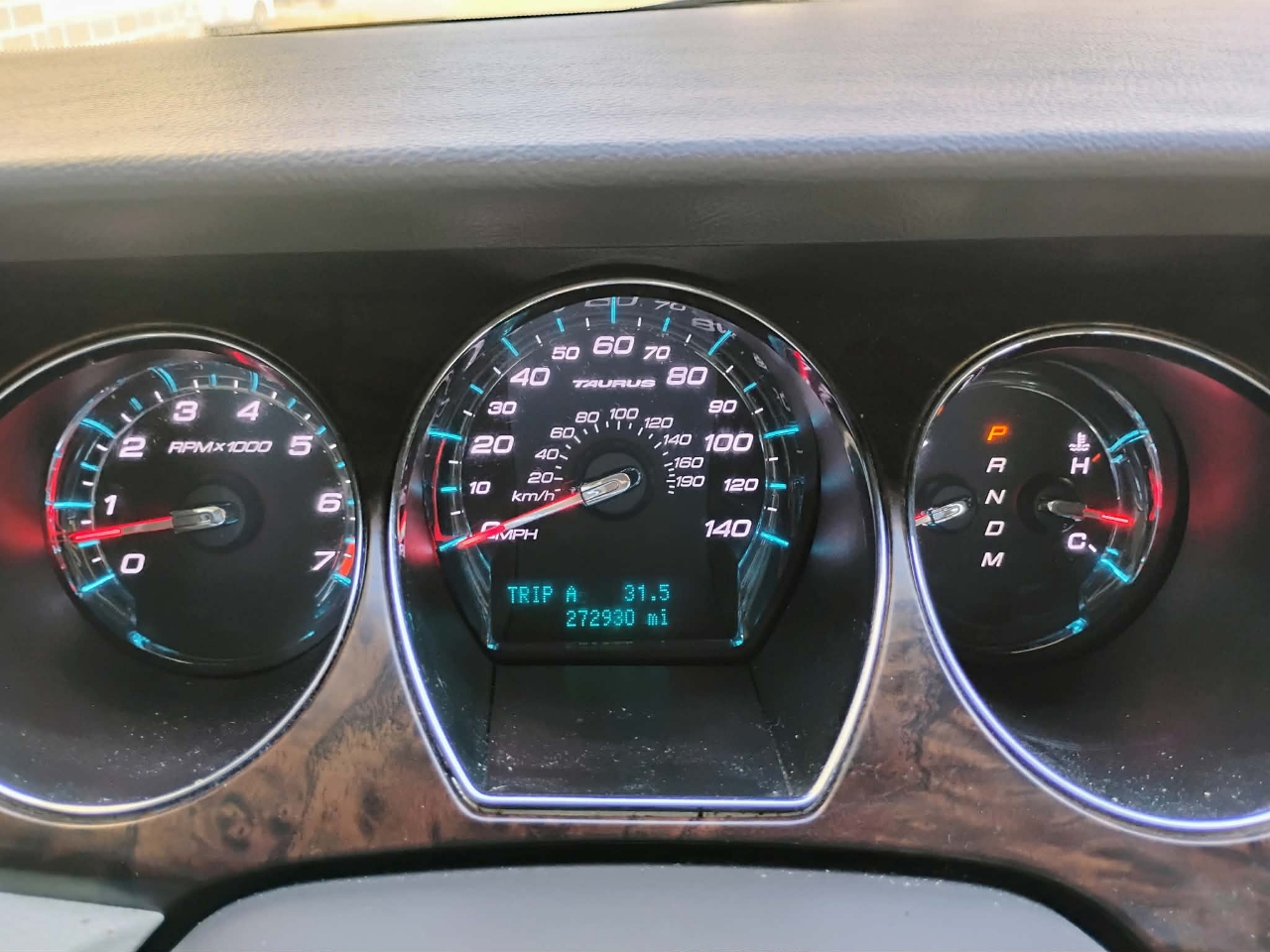 Ford Taurus 4dr Sdn SEL FWD 2011