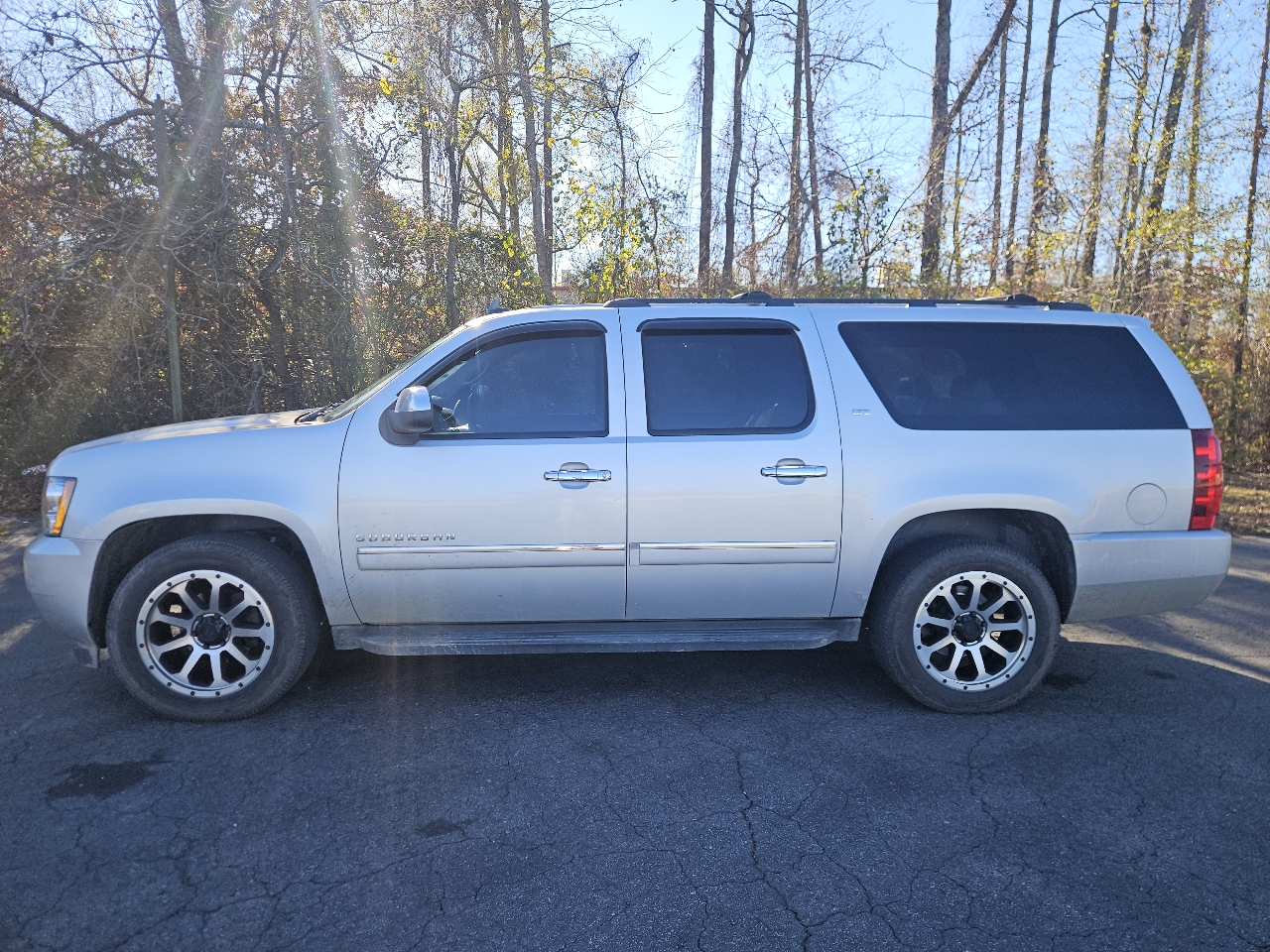 Chevrolet Suburban 4WD 4dr 1500 LTZ 2011