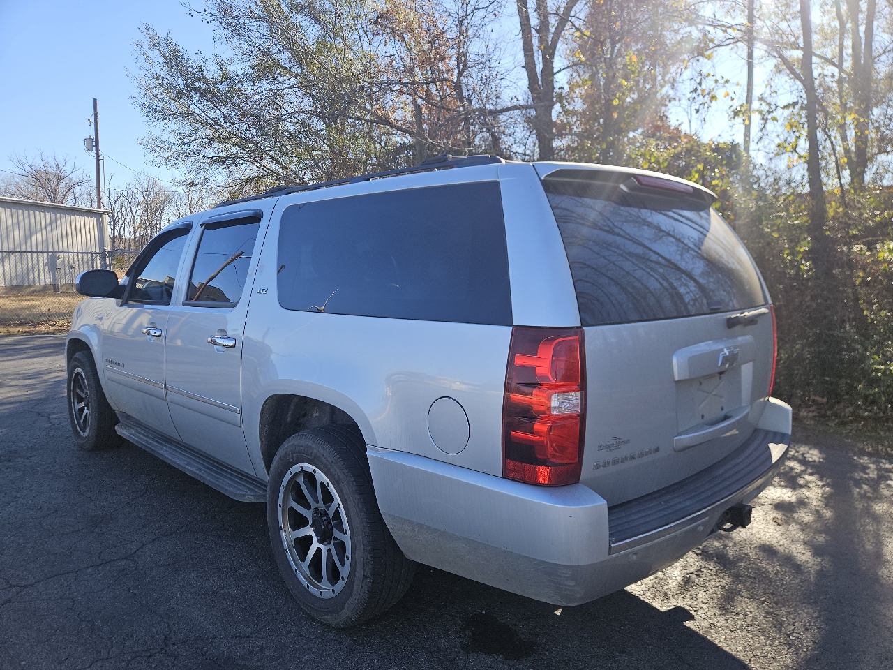 Chevrolet Suburban 4WD 4dr 1500 LTZ 2011