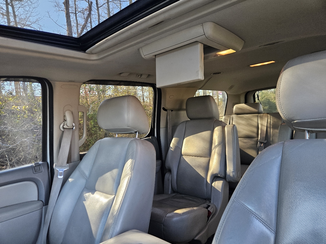 Chevrolet Suburban 4WD 4dr 1500 LTZ 2011