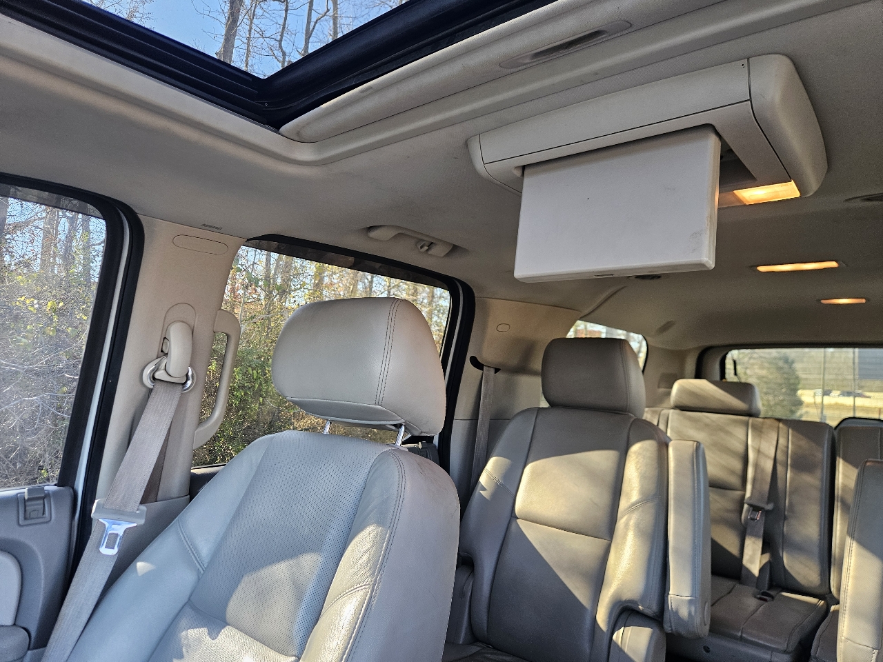 Chevrolet Suburban 4WD 4dr 1500 LTZ 2011