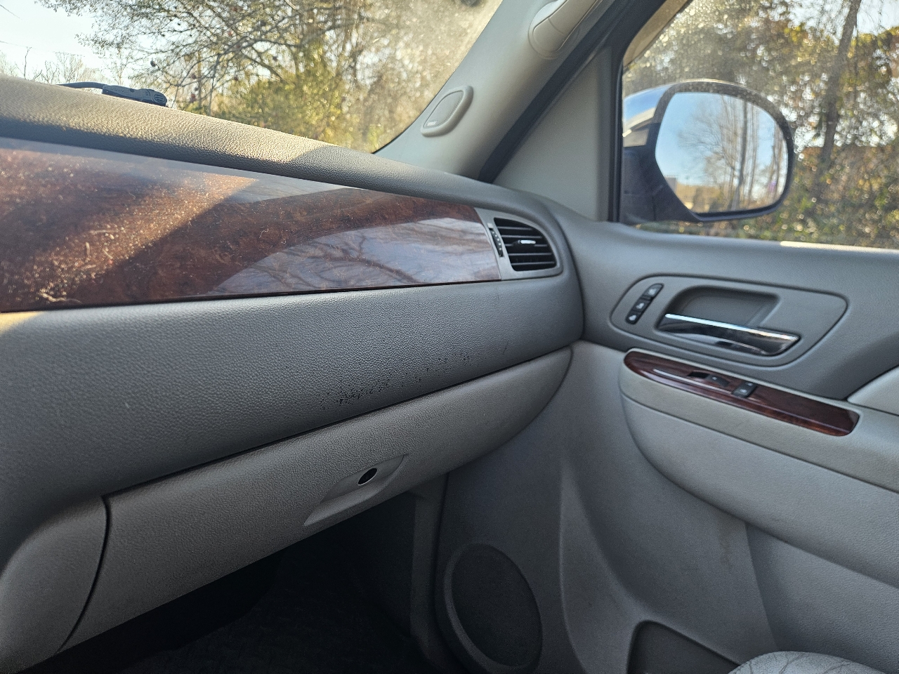 Chevrolet Suburban 4WD 4dr 1500 LTZ 2011