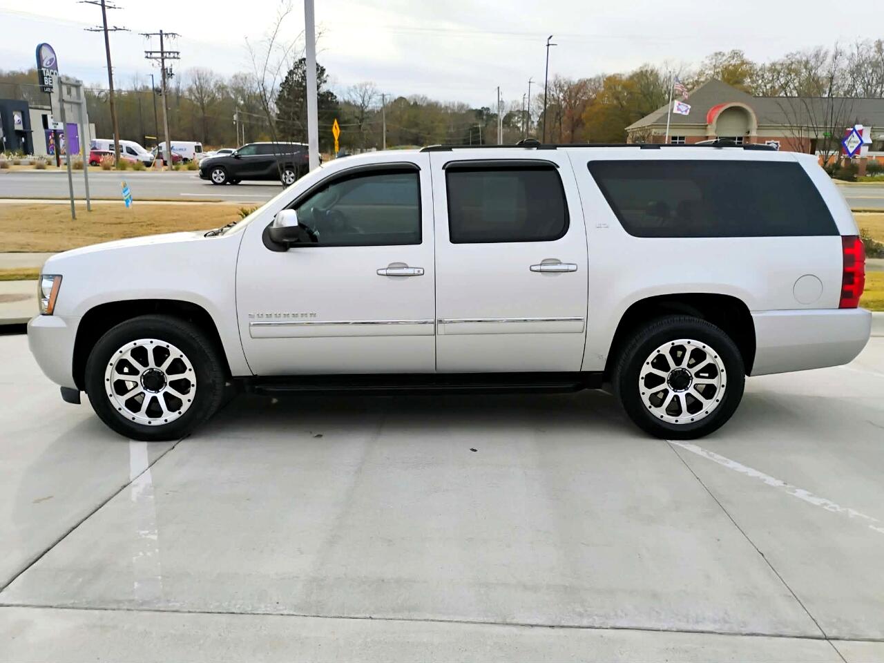 Chevrolet Suburban 4WD 4dr 1500 LTZ 2011