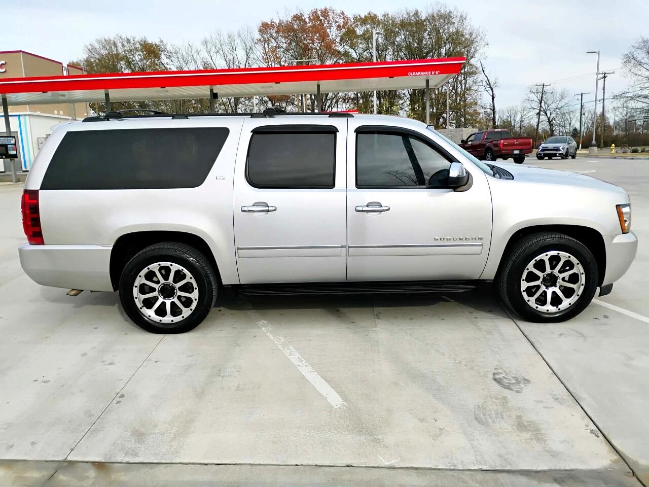 Chevrolet Suburban 4WD 4dr 1500 LTZ 2011