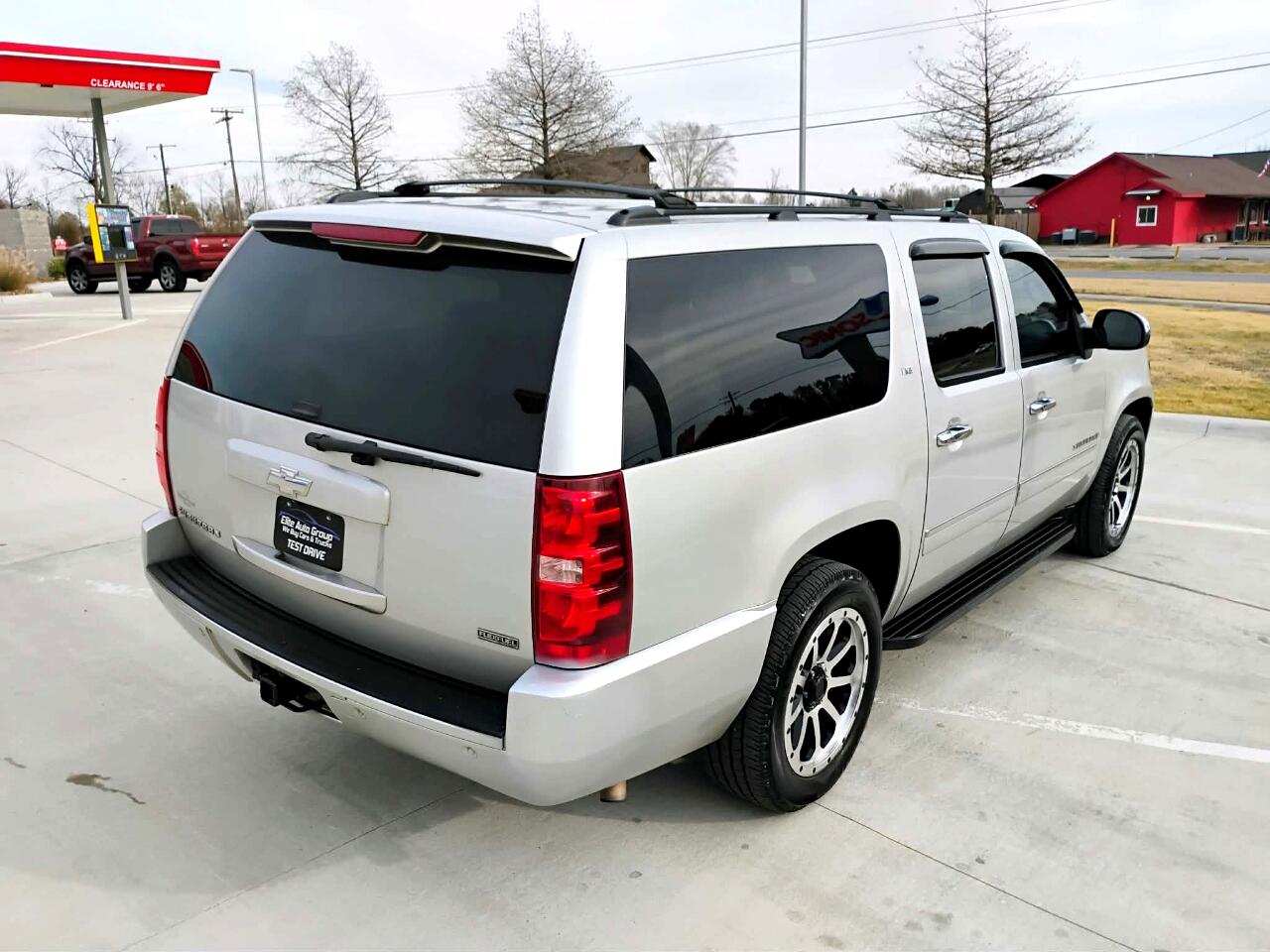Chevrolet Suburban 4WD 4dr 1500 LTZ 2011