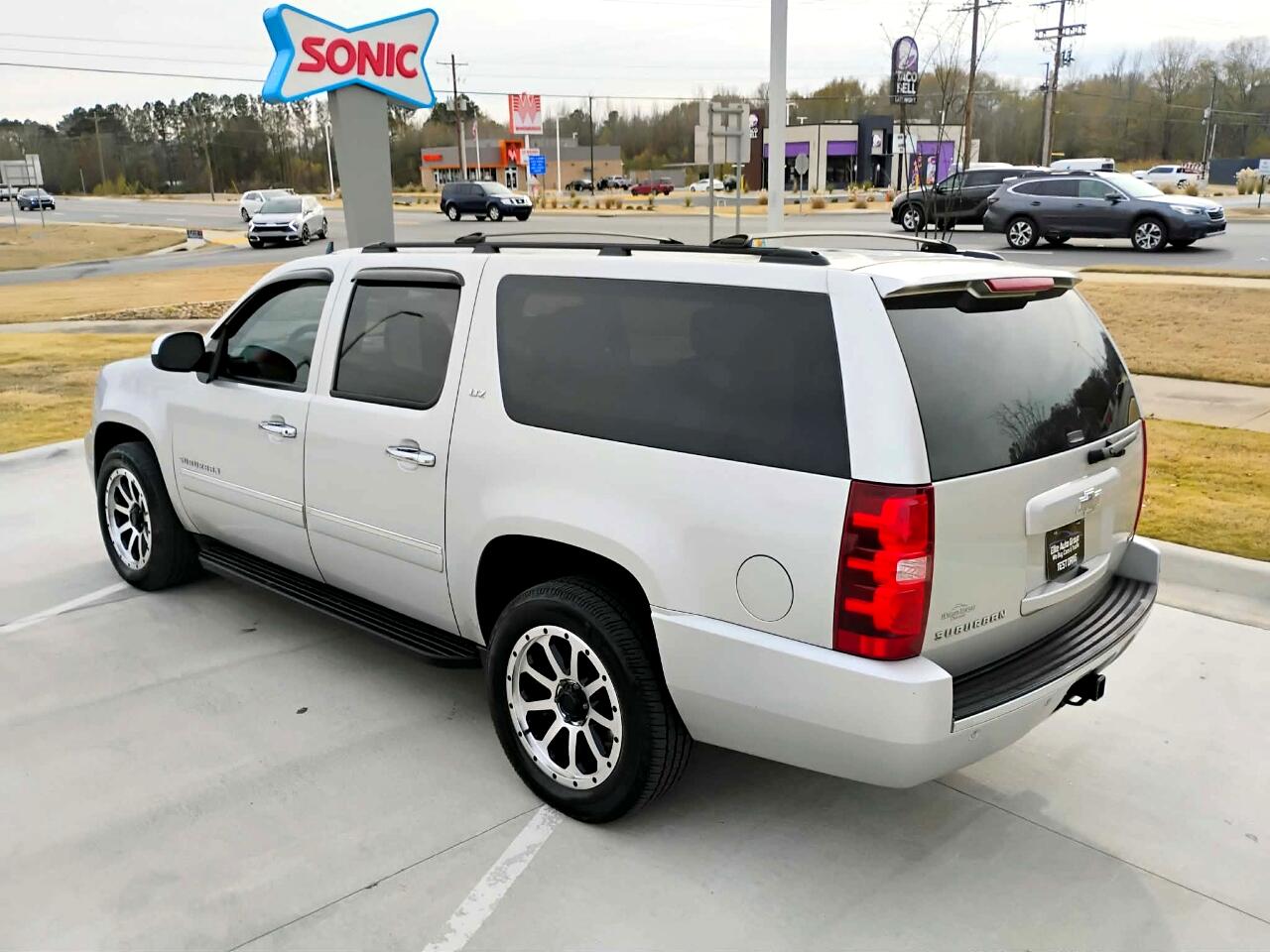 Chevrolet Suburban 4WD 4dr 1500 LTZ 2011