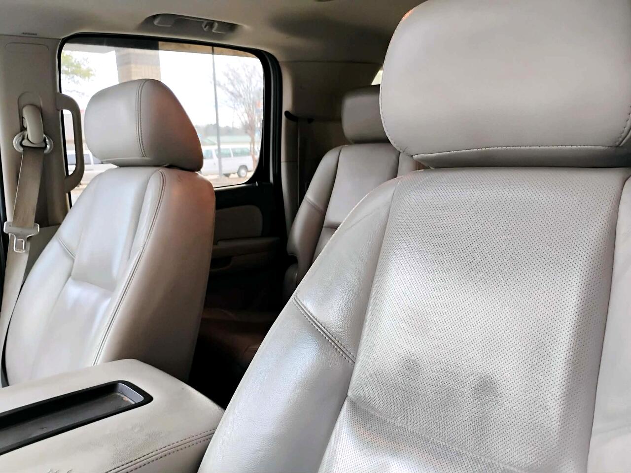 Chevrolet Suburban 4WD 4dr 1500 LTZ 2011