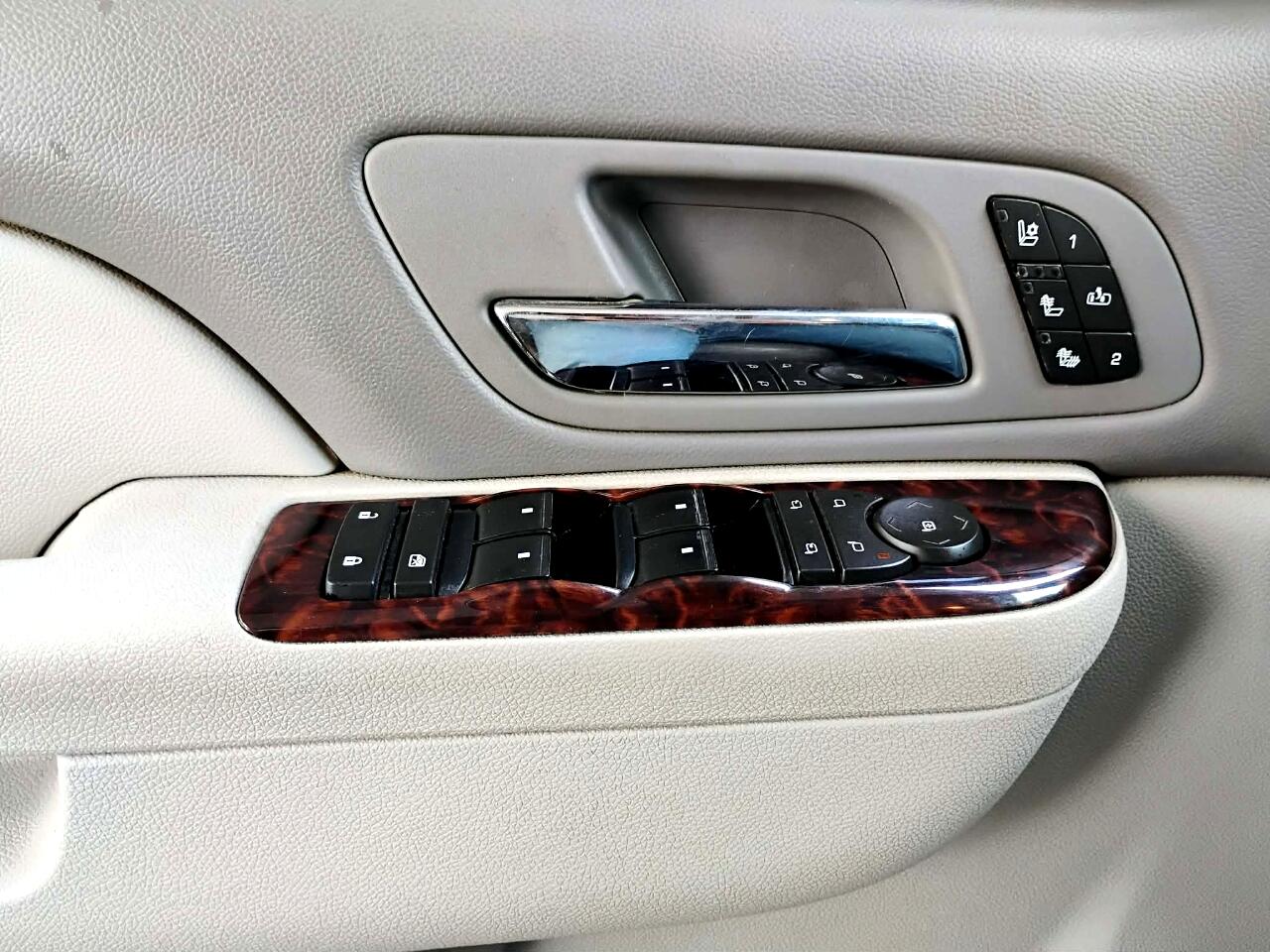 Chevrolet Suburban 4WD 4dr 1500 LTZ 2011