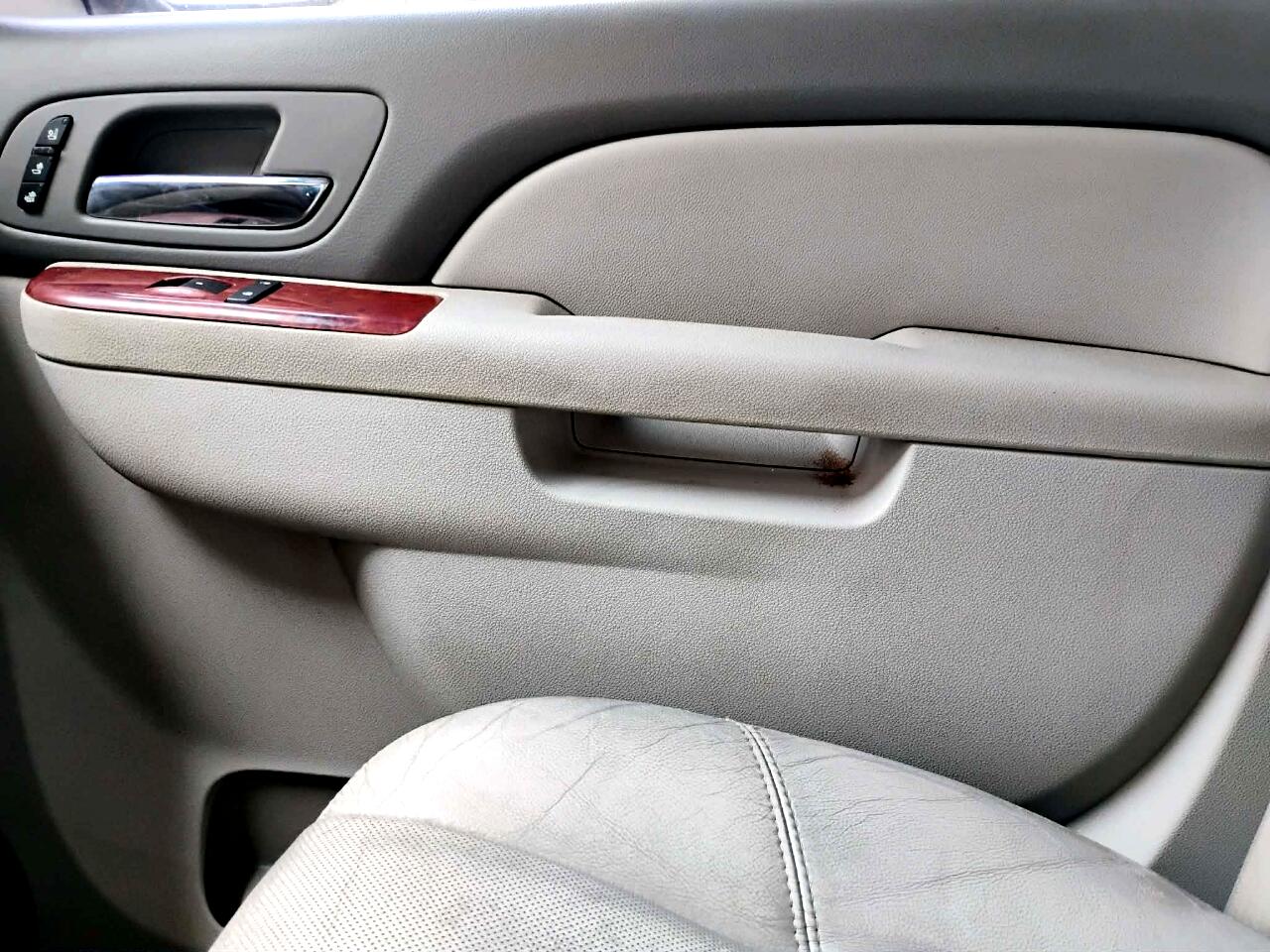 Chevrolet Suburban 4WD 4dr 1500 LTZ 2011