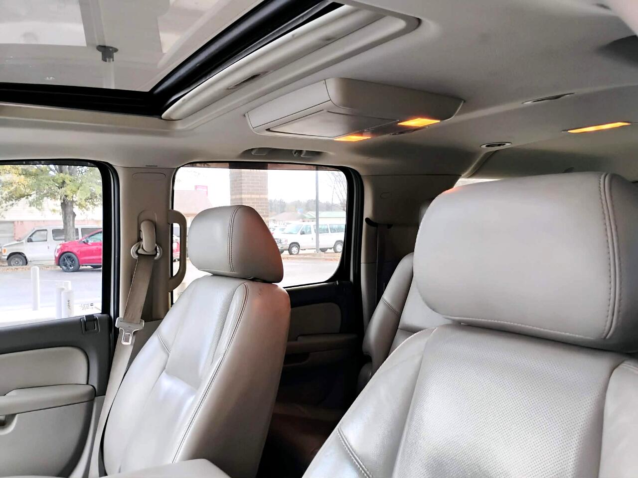 Chevrolet Suburban 4WD 4dr 1500 LTZ 2011