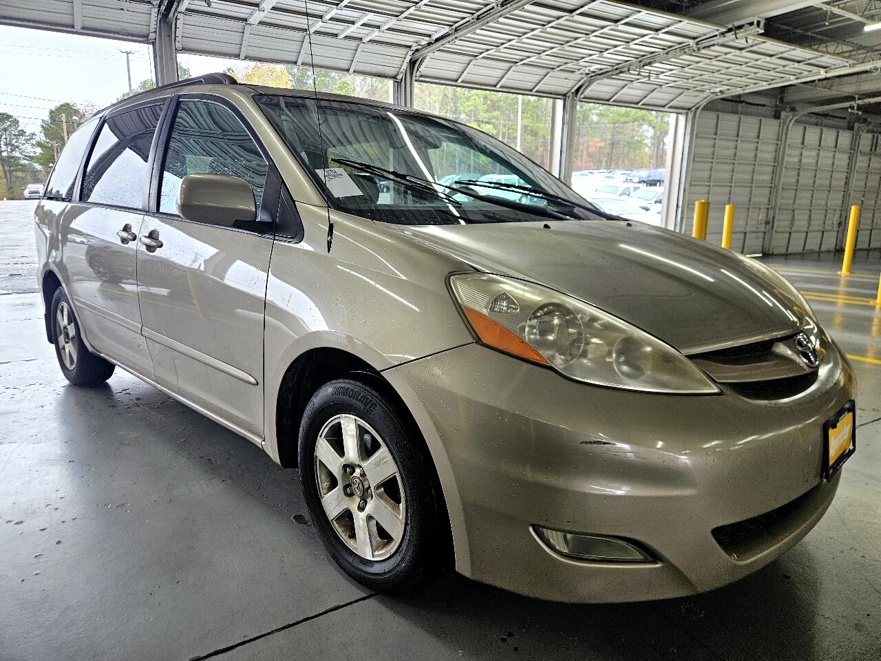 2008 Toyota Sienna XLE's photo
