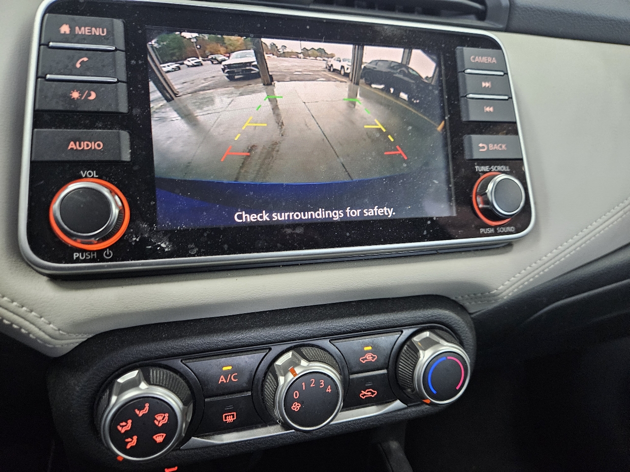 Nissan Versa SV CVT 2020