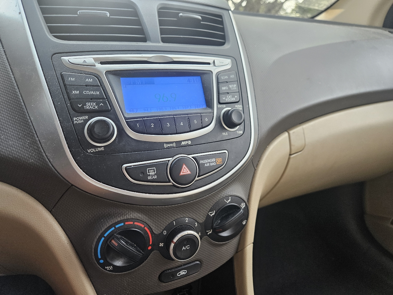 Hyundai Accent 4dr Sdn Man GLS 2012