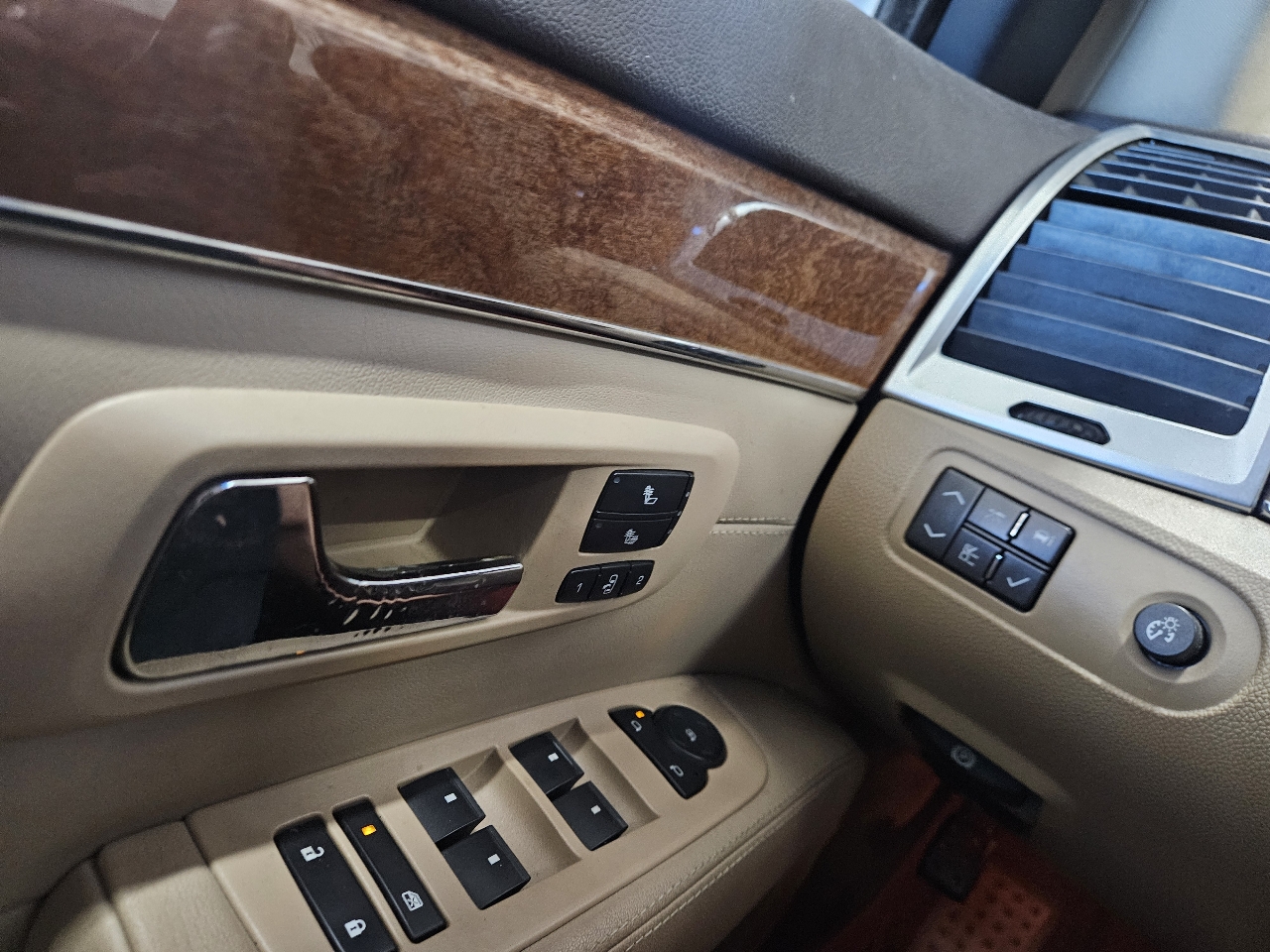 Cadillac SRX RWD 4dr V6 2008