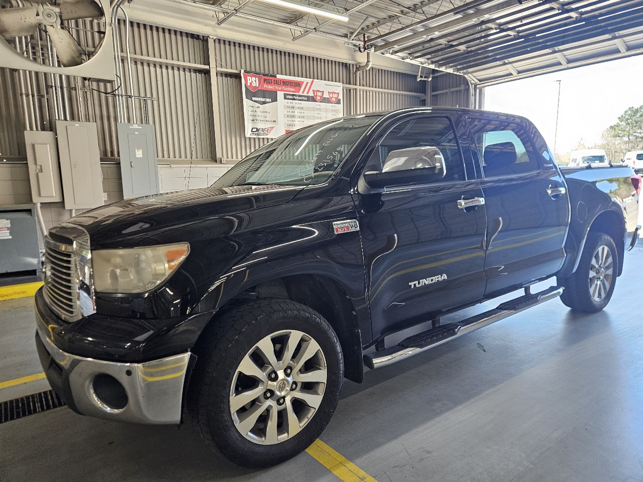 Toyota Tundra 4WD Truck CrewMax 5.7L V8 6-Spd AT Platinum (Natl) 2012