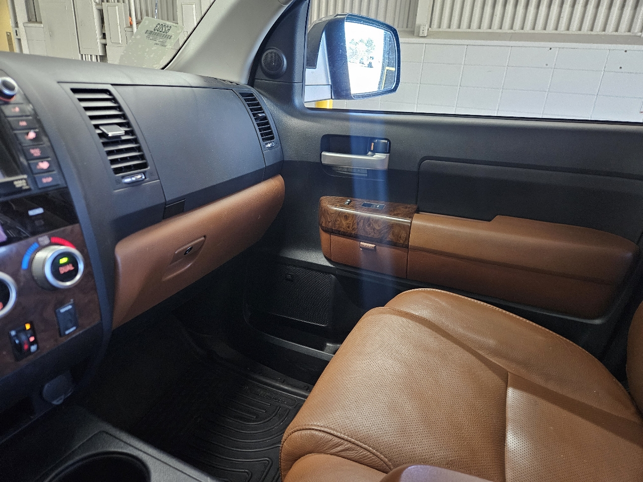 Toyota Tundra 4WD Truck CrewMax 5.7L V8 6-Spd AT Platinum (Natl) 2012