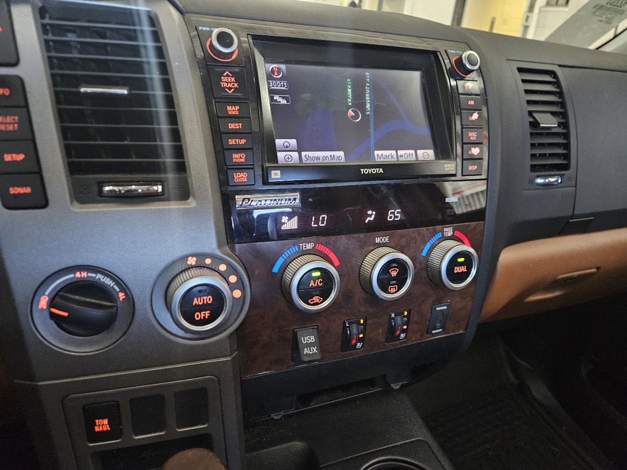 Toyota Tundra 4WD Truck CrewMax 5.7L V8 6-Spd AT Platinum (Natl) 2012