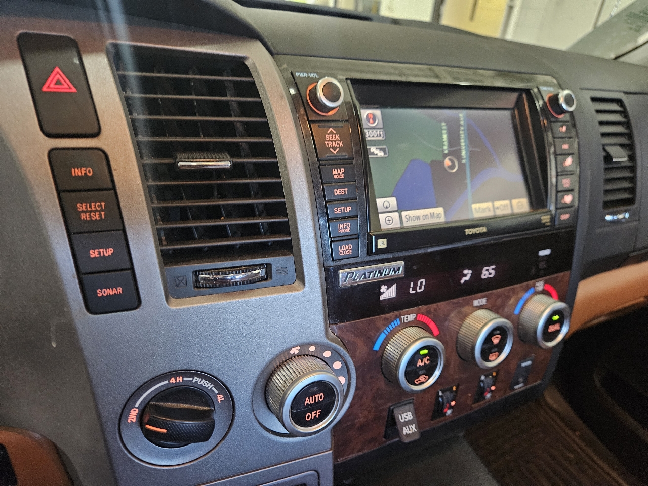 Toyota Tundra 4WD Truck CrewMax 5.7L V8 6-Spd AT Platinum (Natl) 2012