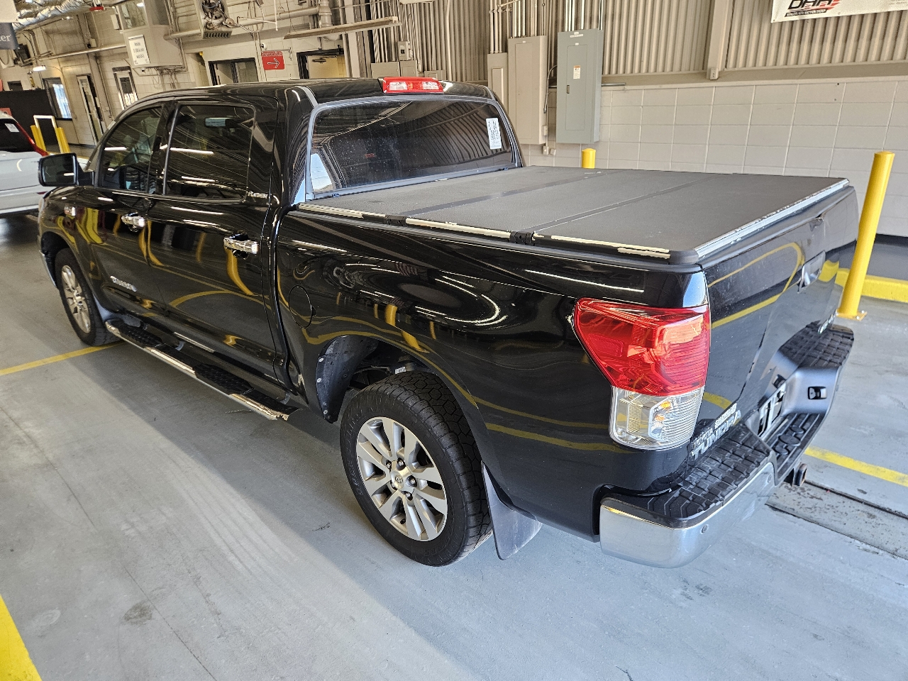 Toyota Tundra 4WD Truck CrewMax 5.7L V8 6-Spd AT Platinum (Natl) 2012