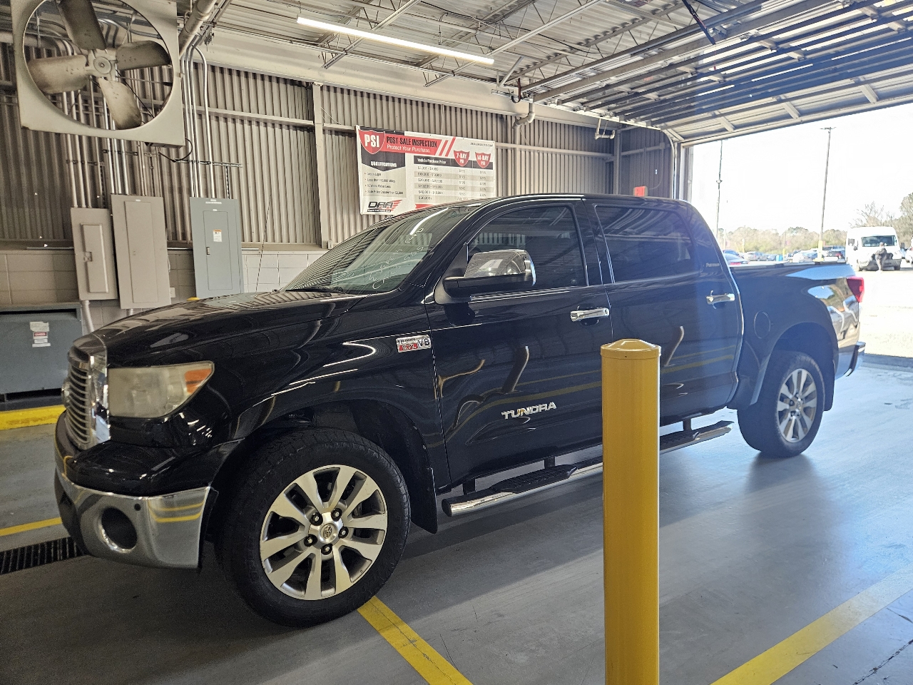 Toyota Tundra 4WD Truck CrewMax 5.7L V8 6-Spd AT Platinum (Natl) 2012