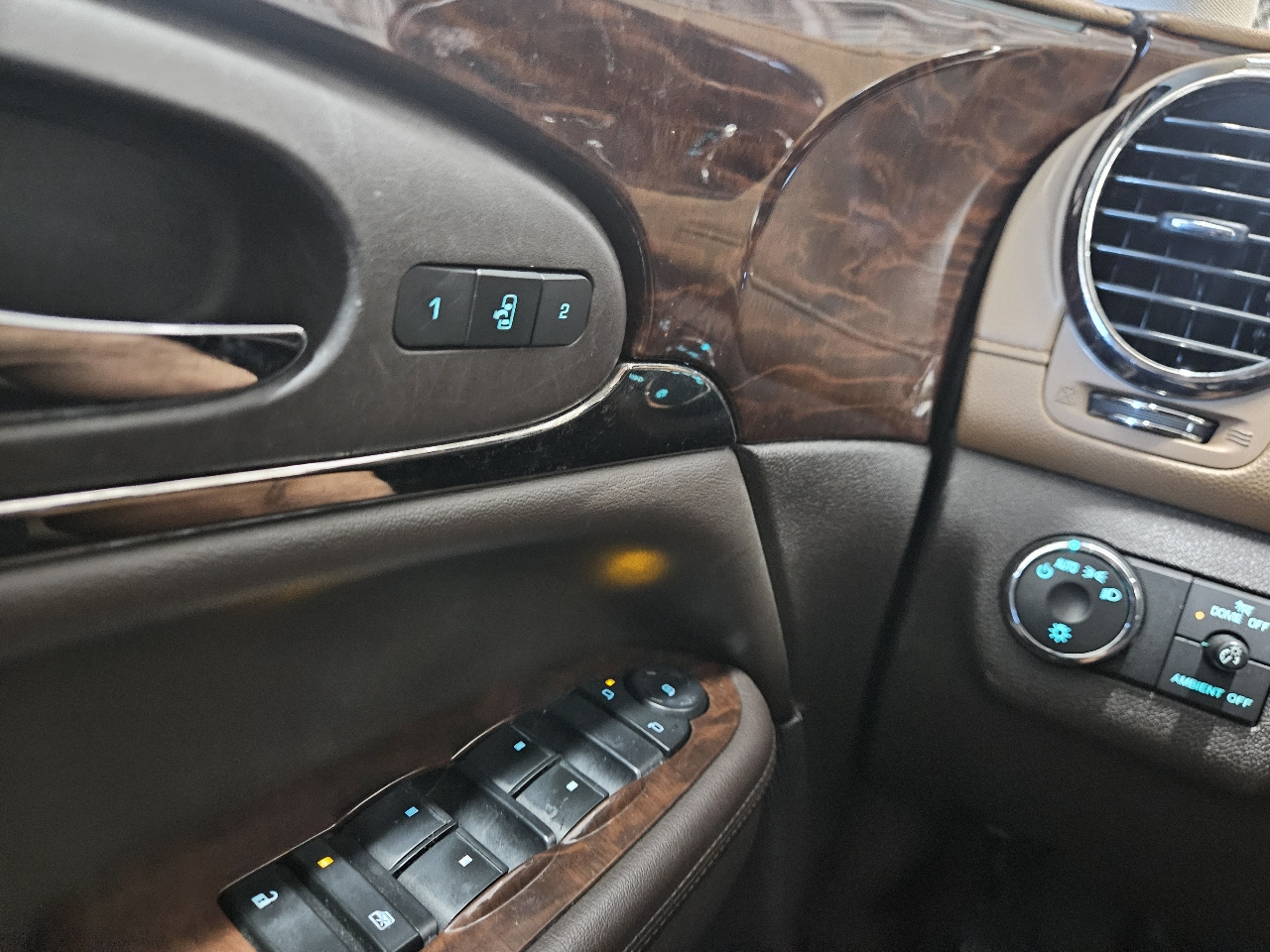 Buick Enclave FWD 4dr Leather 2016