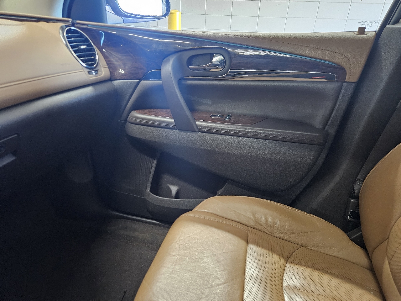 Buick Enclave FWD 4dr Leather 2016