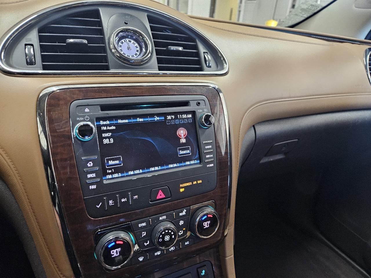 Buick Enclave FWD 4dr Leather 2016